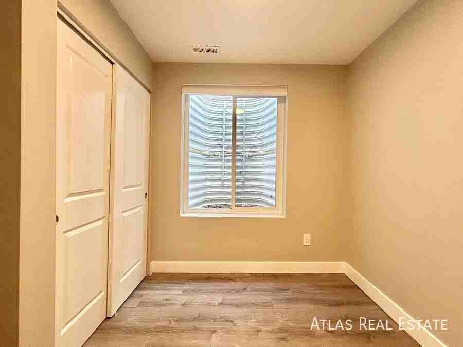 4711 Columbine St #B - Photo 5 of 12