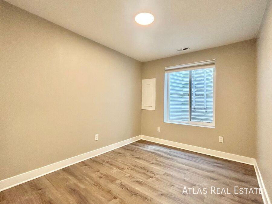 4711 Columbine St #B - Photo 7 of 12