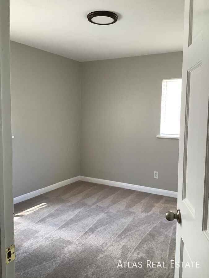 1140 Emporia St - Photo 3 of 15