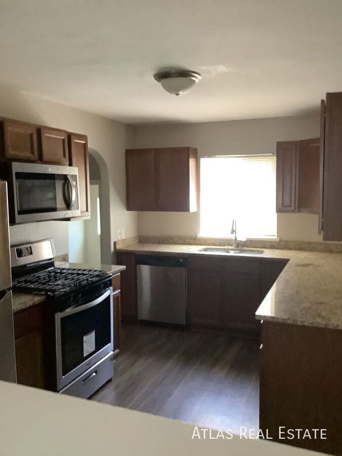 1140 Emporia St - Photo 4 of 15