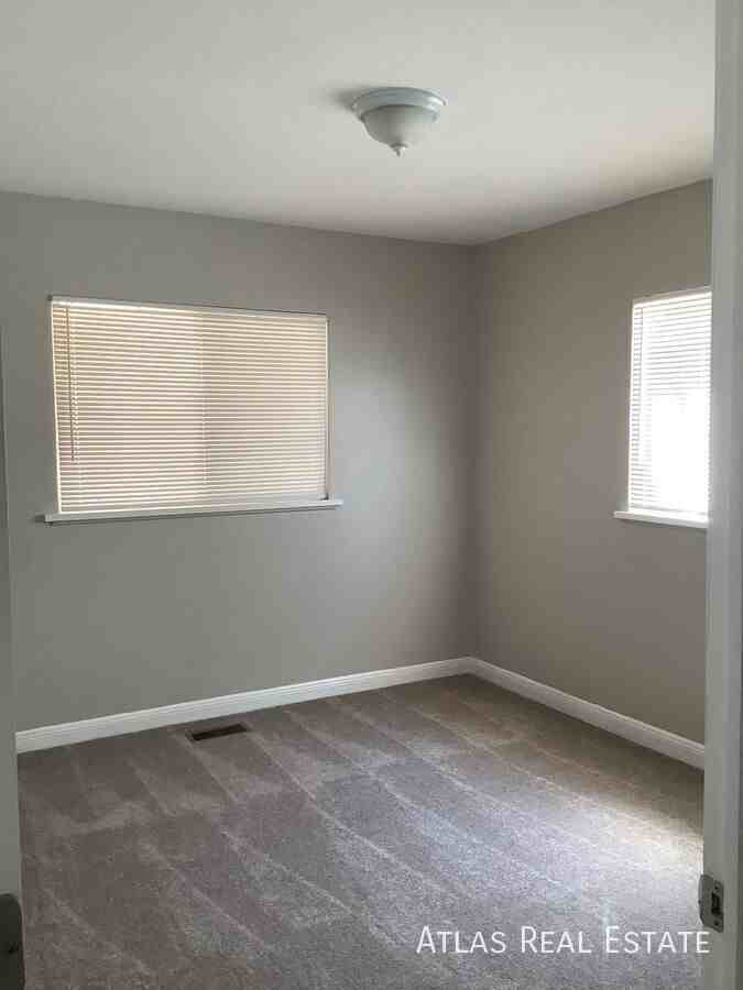 1140 Emporia St - Photo 5 of 15
