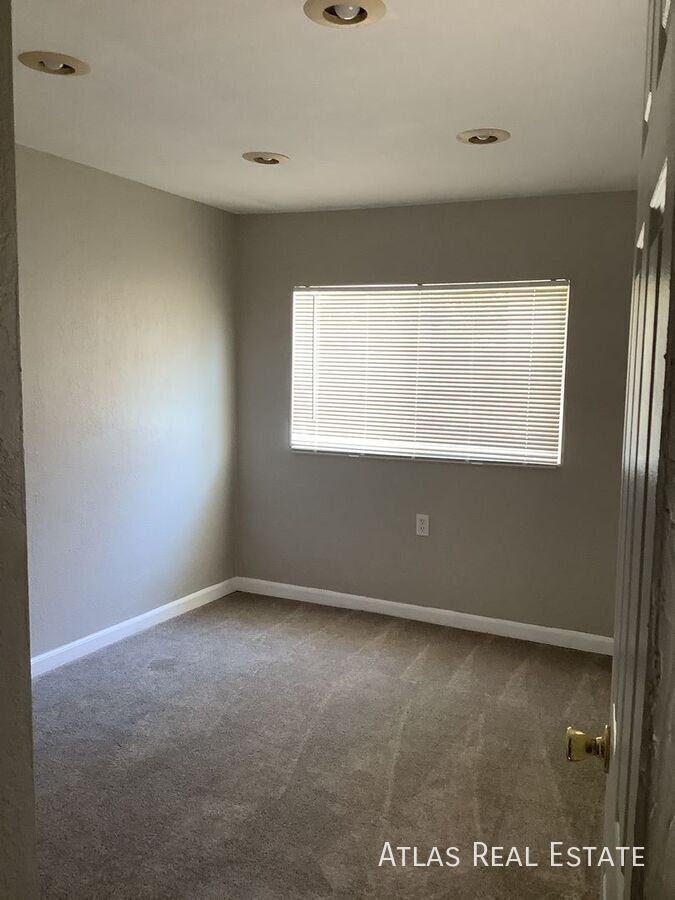 1140 Emporia St - Photo 7 of 15
