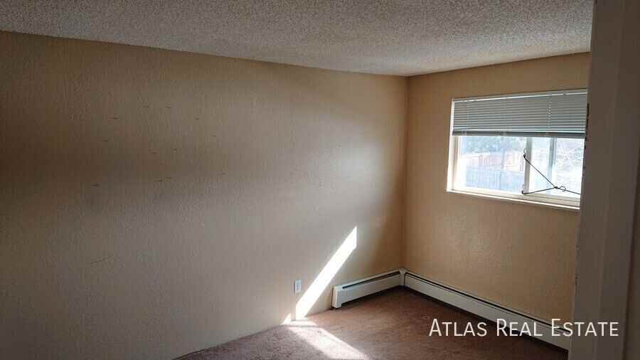920 Bishop Ct #B - Photo 3 of 10