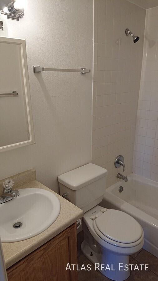 920 Bishop Ct #B - Photo 4 of 10