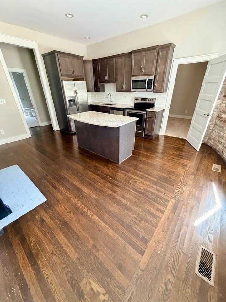 201 E Fifth St #101 - Photo 2 of 19