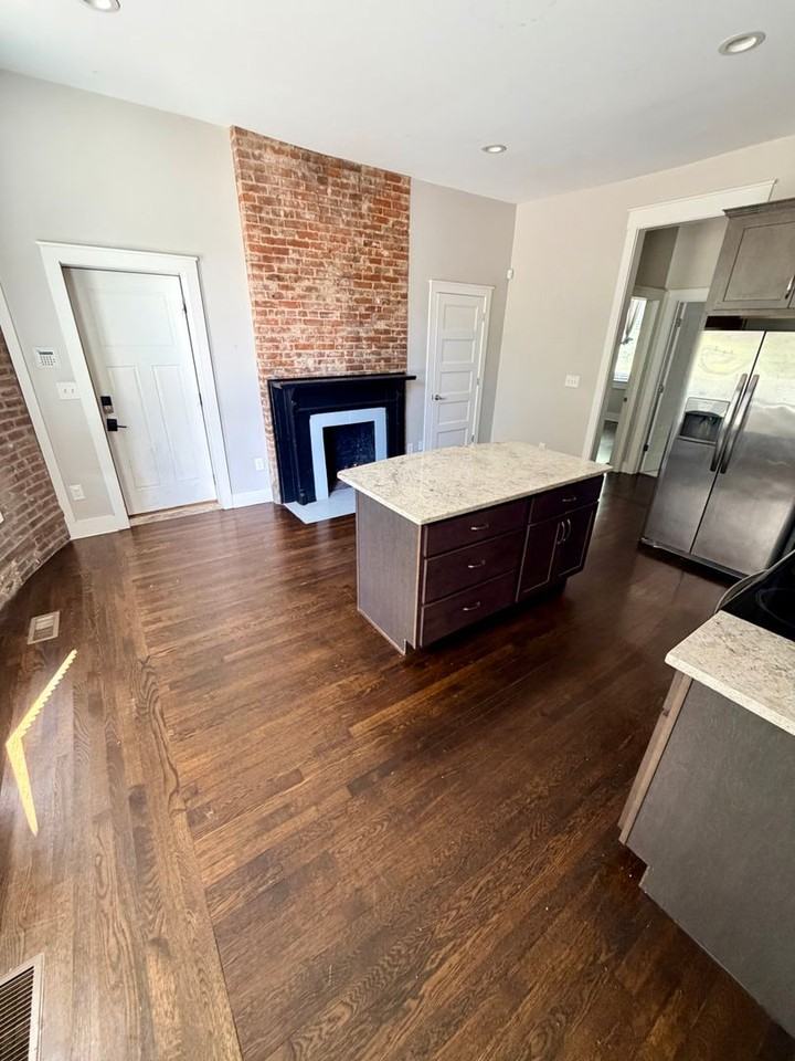201 E Fifth St #101 - Photo 4 of 19
