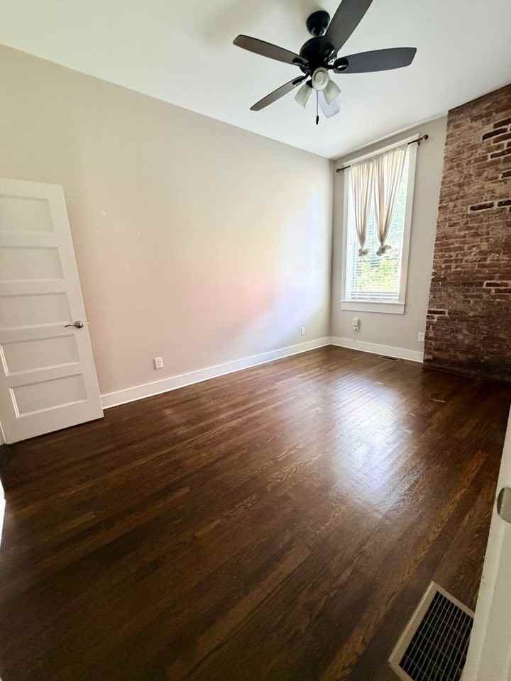 201 E Fifth St #101 - Photo 6 of 19