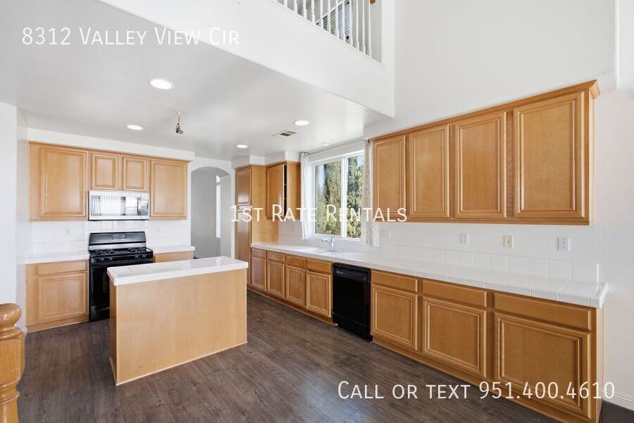 8312 Valley View Cir - Photo 4 of 16