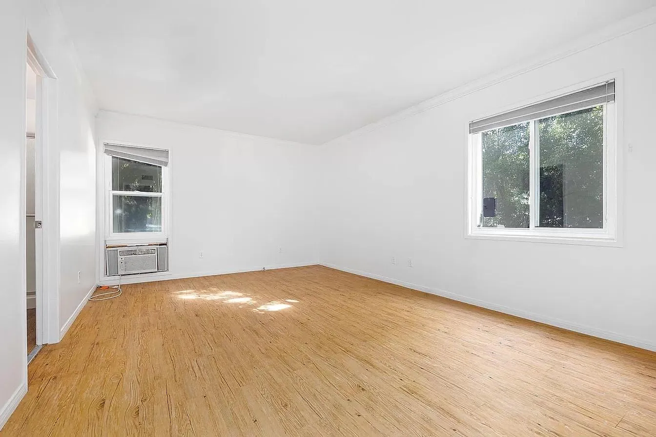 6985 Wisconsin Ave - Photo 7 of 17