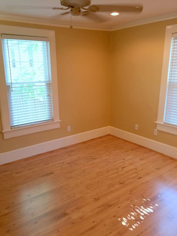 406 Maple St - Photo 3 of 10