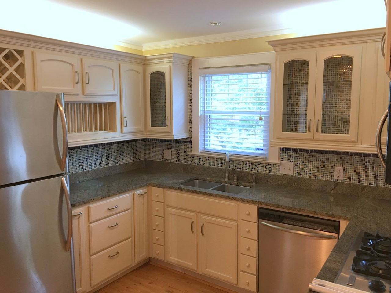 406 Maple St - Photo 5 of 10