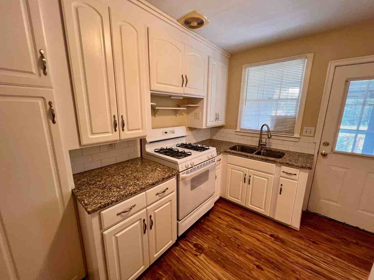 4126 Beecliff Dr - Photo 7 of 16