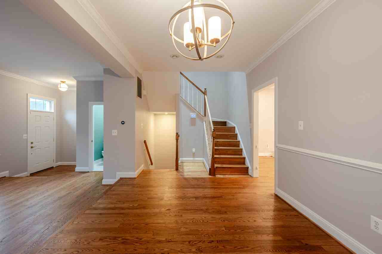 2714 Earls Ct - Photo 4 of 43