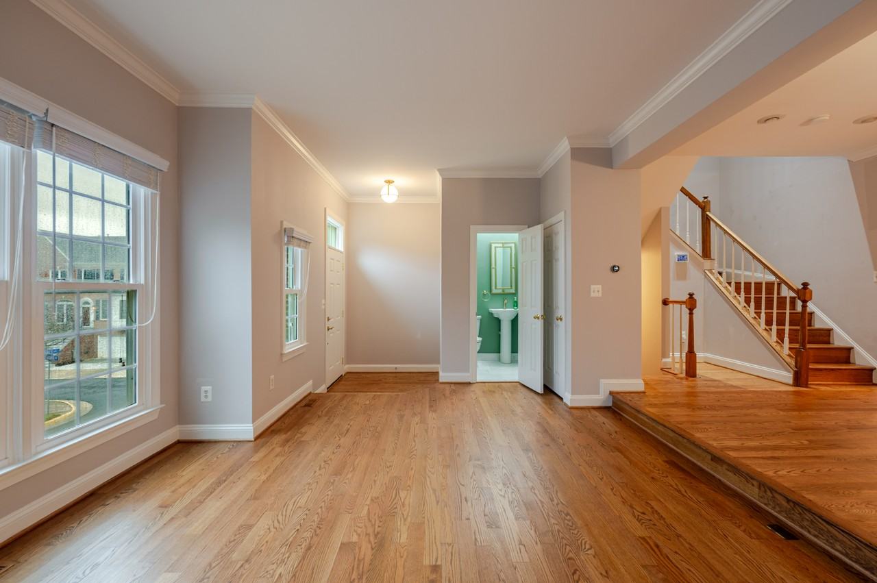 2714 Earls Ct - Photo 5 of 43