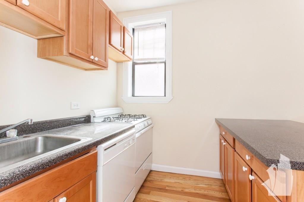W Barry Ave #B1 - Photo 5 of 7