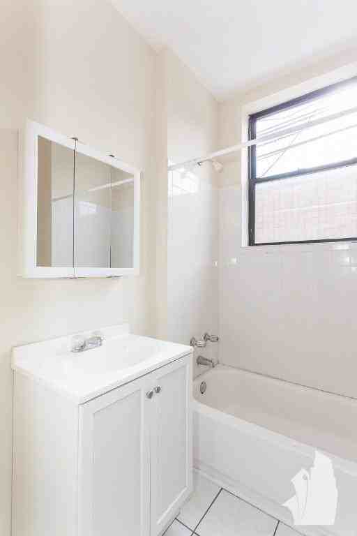 W Barry Ave #B1 - Photo 6 of 7