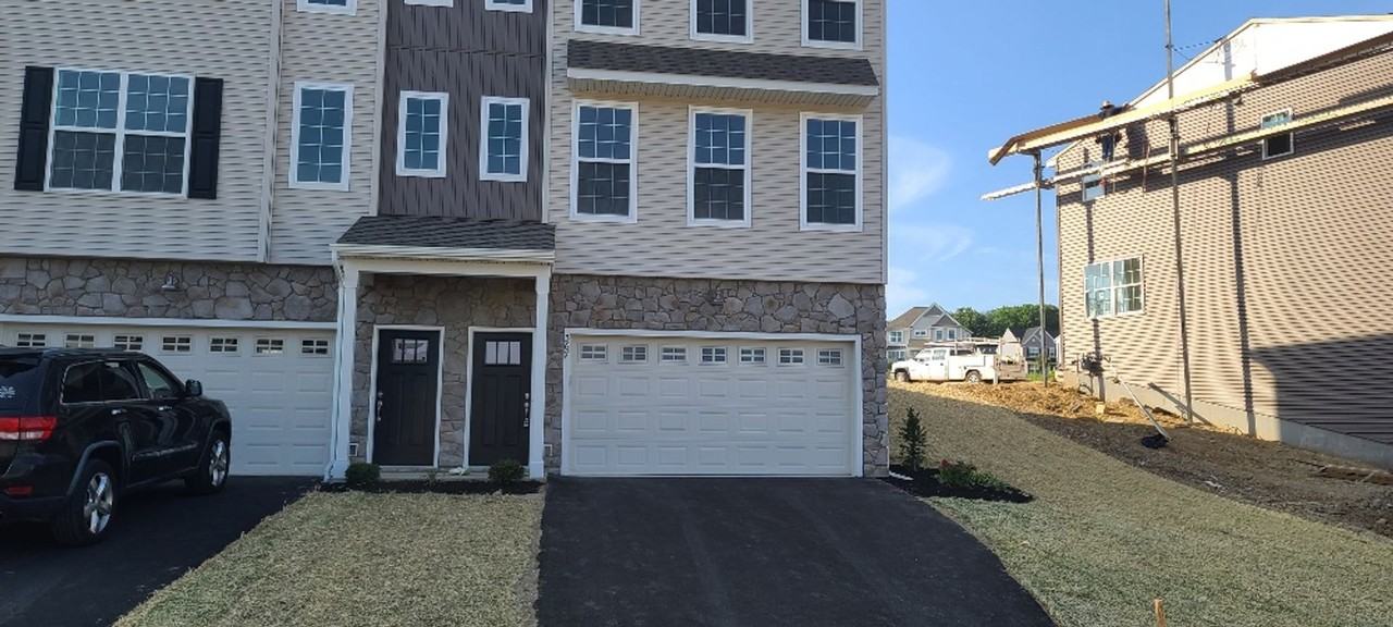 567 Brook Shire Ct - Photo 2 of 18