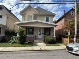 featured image of 904 Bridge St #1