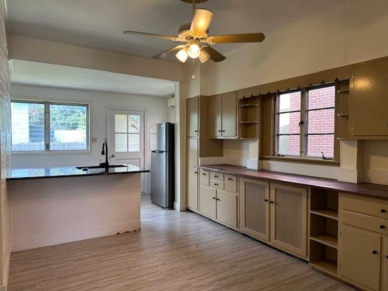 904 Bridge St #1 - Photo 4 of 11