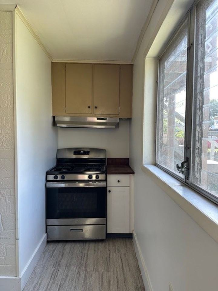 904 Bridge St #1 - Photo 6 of 11