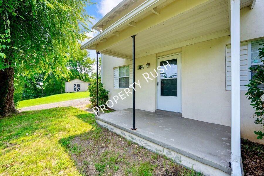 424 Hedgewood Dr - Photo 3 of 29