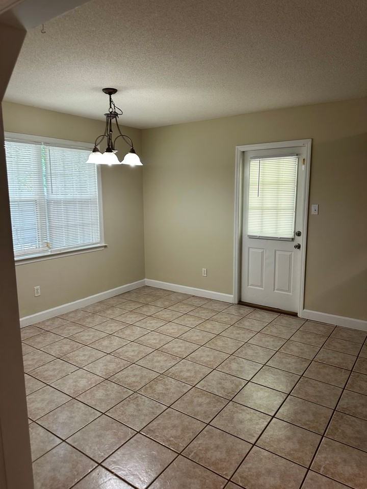 4075 Chadwyck Dr - Photo 2 of 12