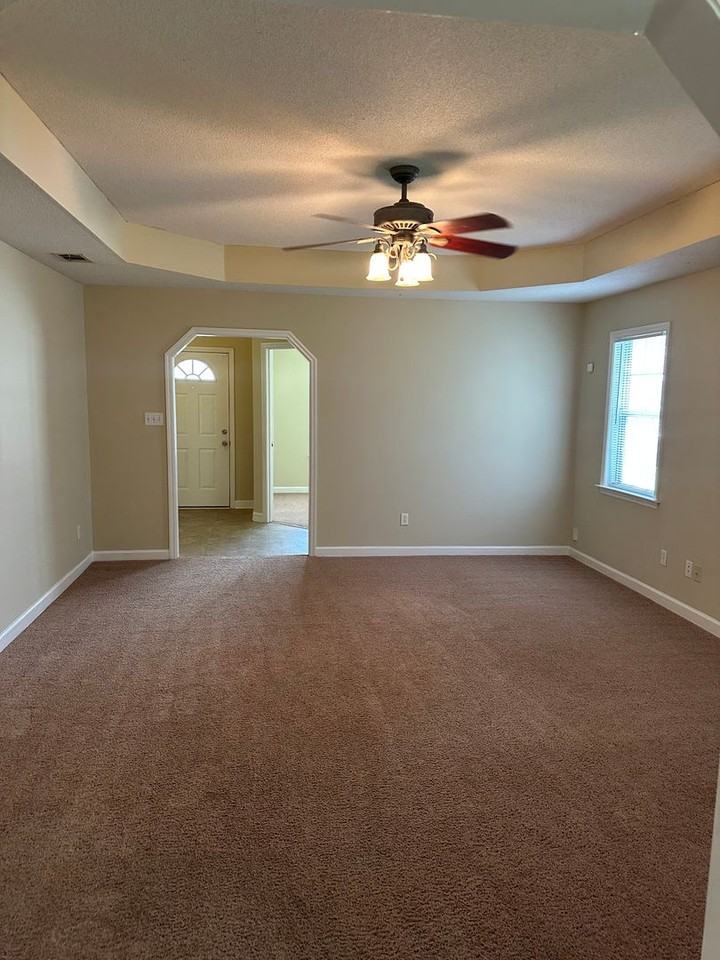 4075 Chadwyck Dr - Photo 4 of 12