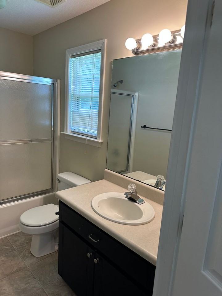 4075 Chadwyck Dr - Photo 6 of 12