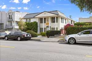 featured image of 1537 Centinela Ave