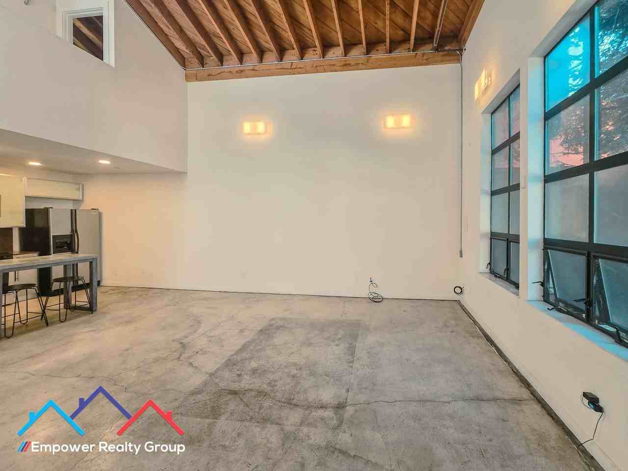 1510 32nd St #1 - Photo 4 of 16