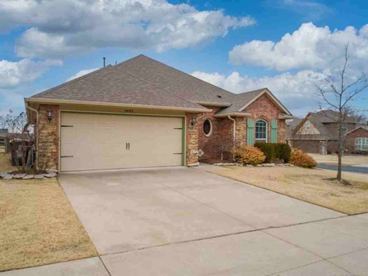 10724 Masters Cir - Photo 2 of 26