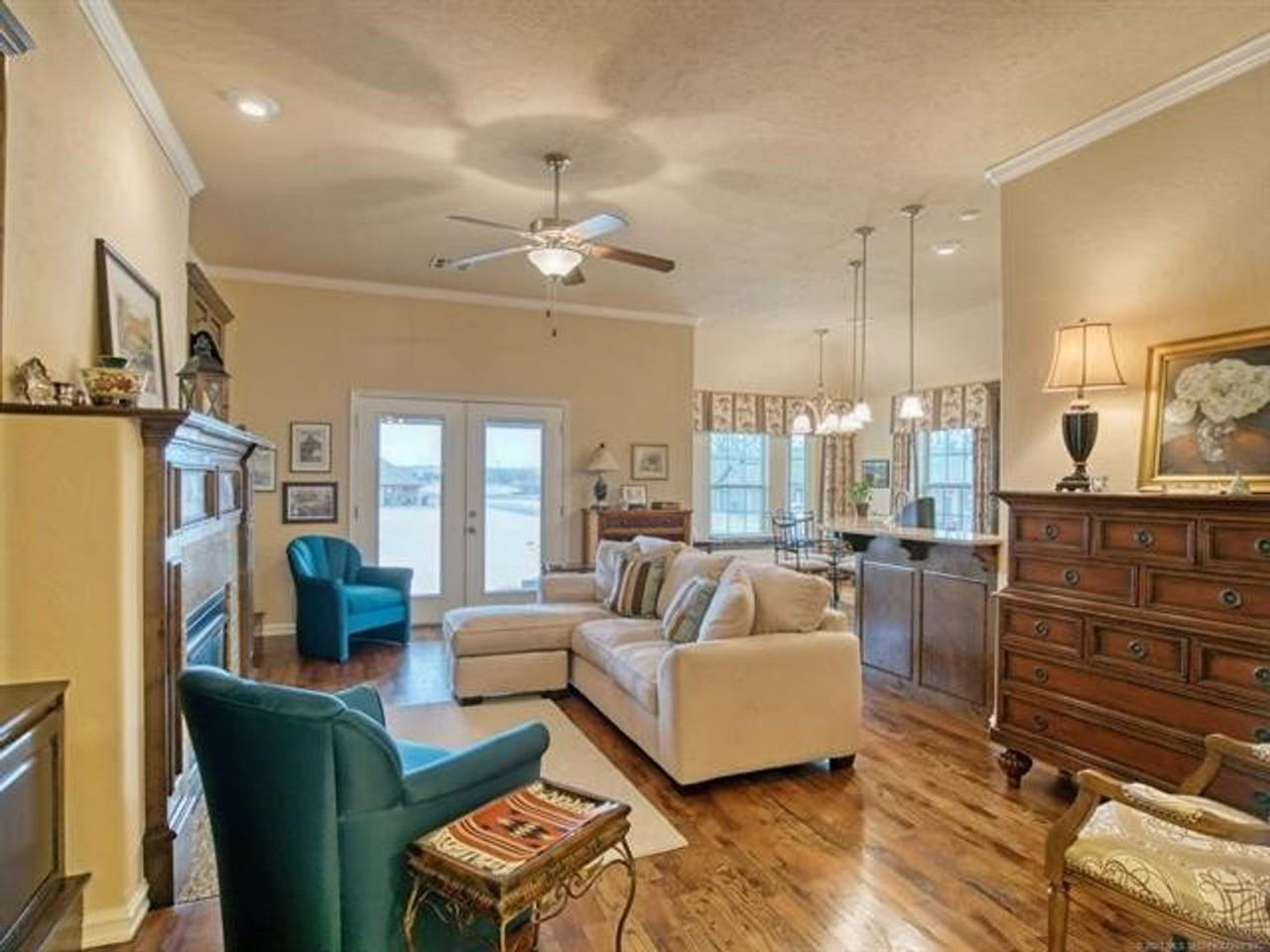 10724 Masters Cir - Photo 5 of 26