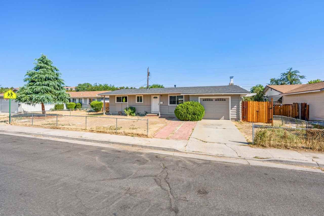 2565 Pequop St - Photo 4 of 44