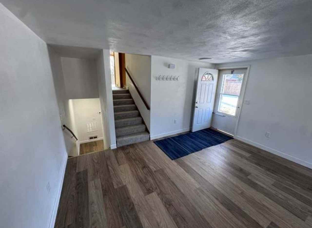 926 Parkview Dr - Photo 2 of 5