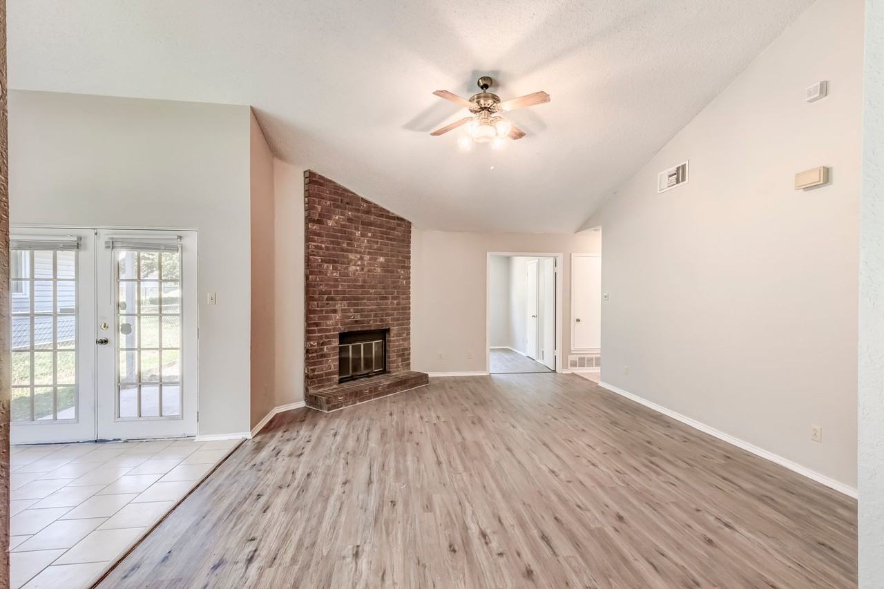 2015 Newton Dr - Photo 6 of 36