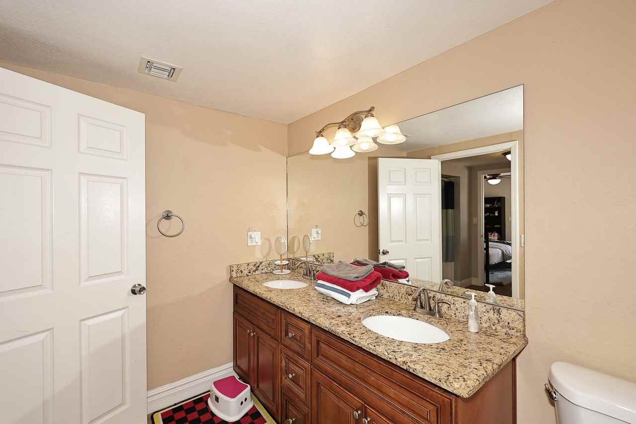 3413 N 16th Dr - Photo 7 of 46