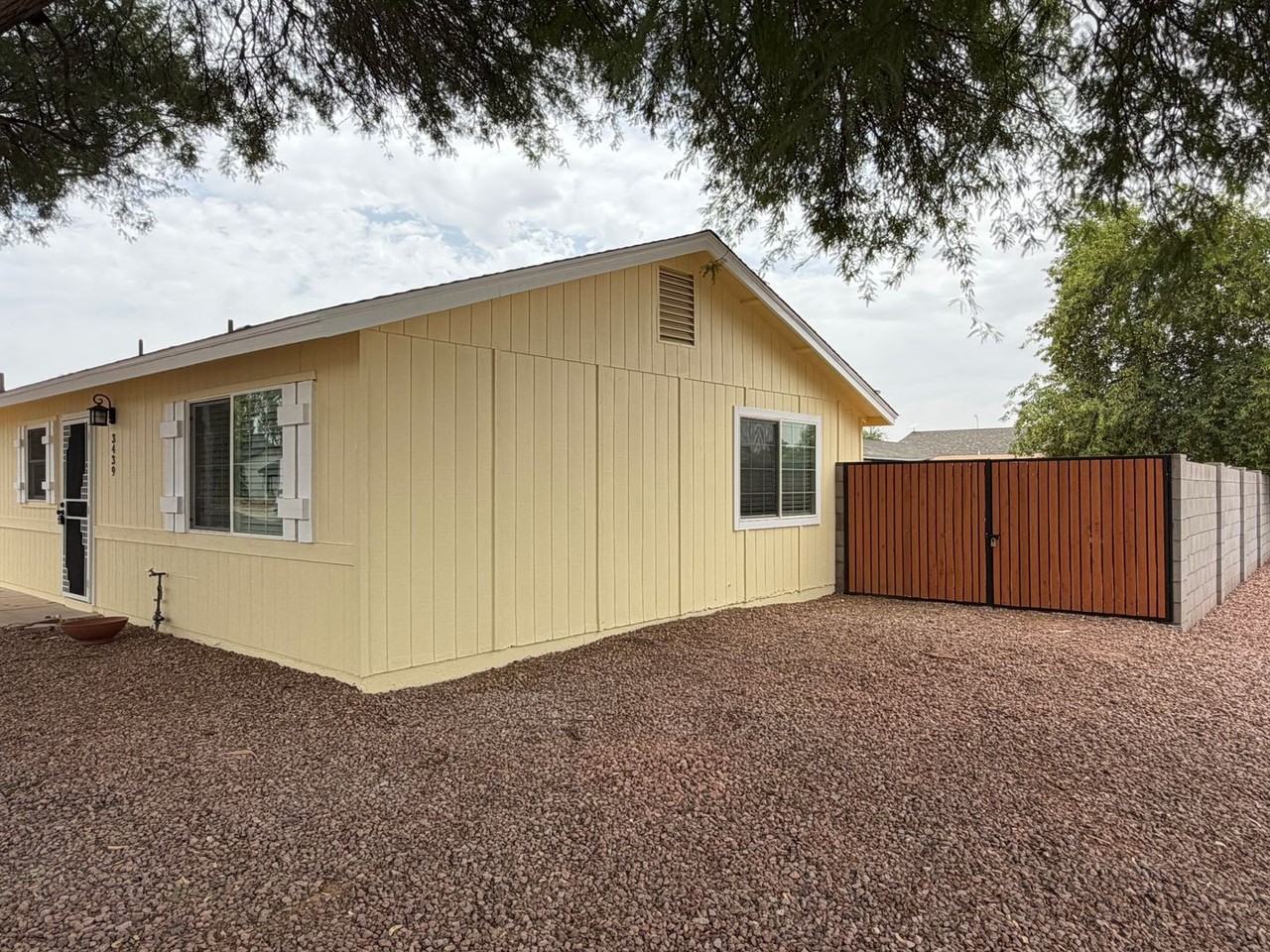 3439 W Peppertree Ln - Photo 2 of 18