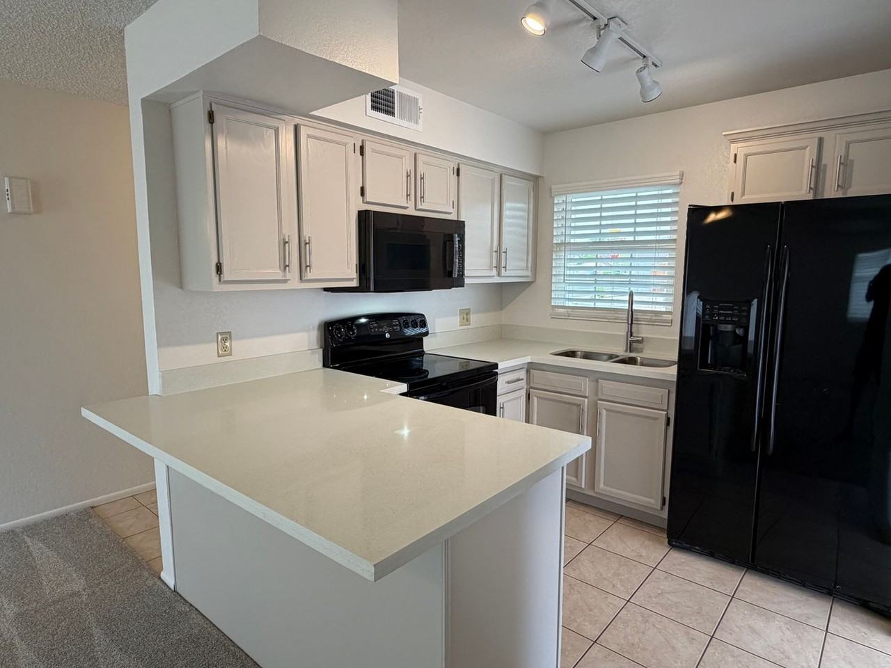 3439 W Peppertree Ln - Photo 4 of 18