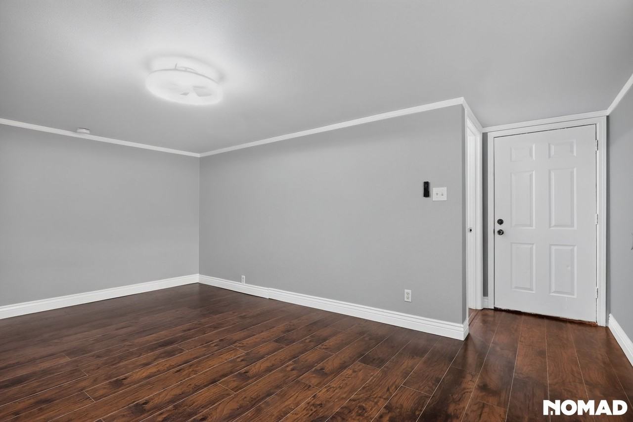 708 S Chestnut St - Photo 2 of 27