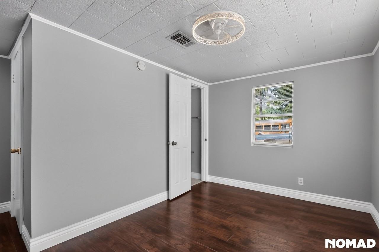 708 S Chestnut St - Photo 4 of 27
