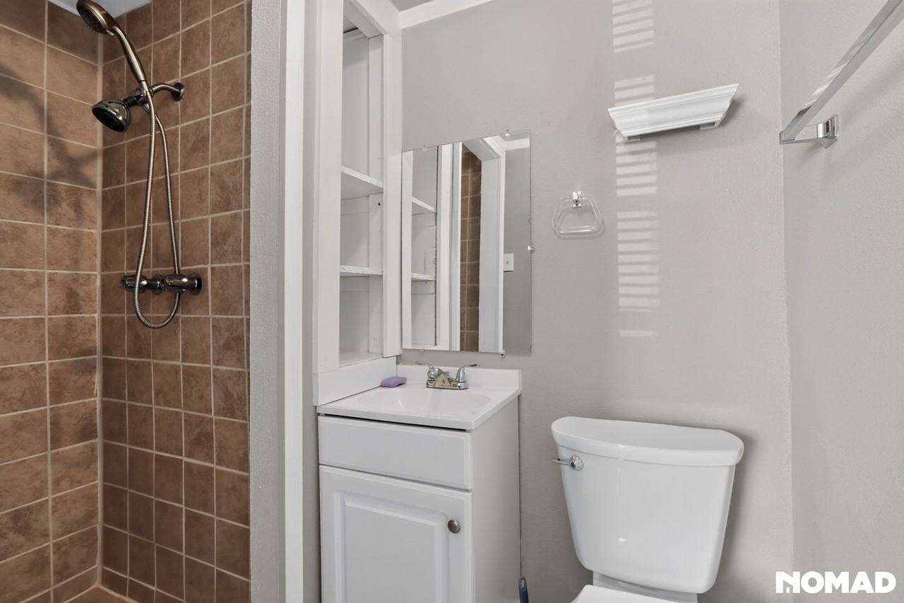 708 S Chestnut St - Photo 7 of 27