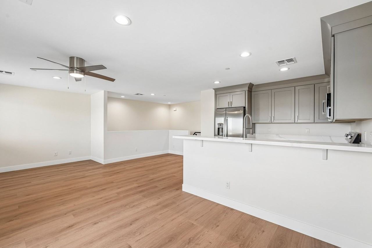 2002 E. Eugie Terrace | Phoenix Townhomes - Photo 7 of 30