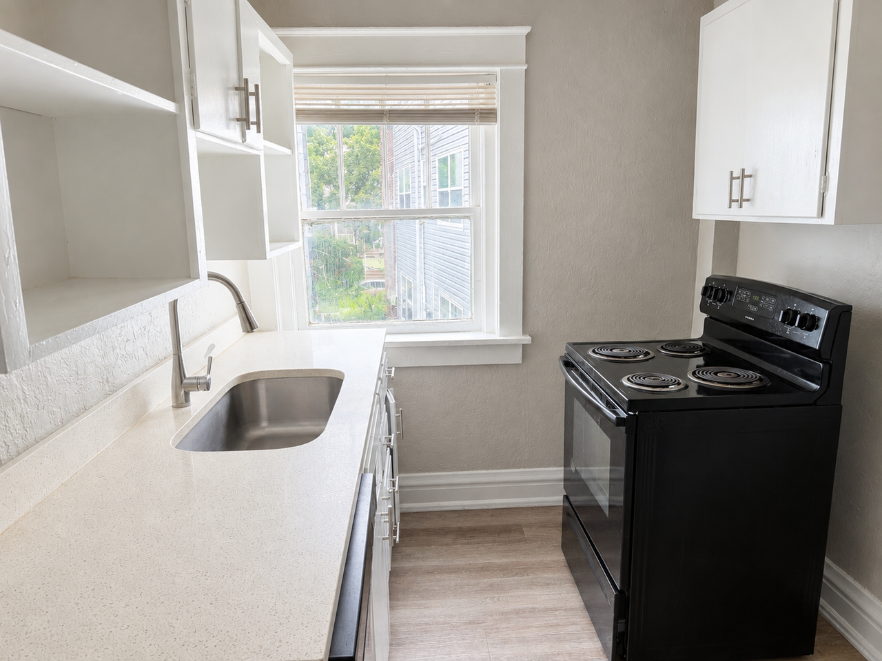4005 Holly St - Photo 3 of 18