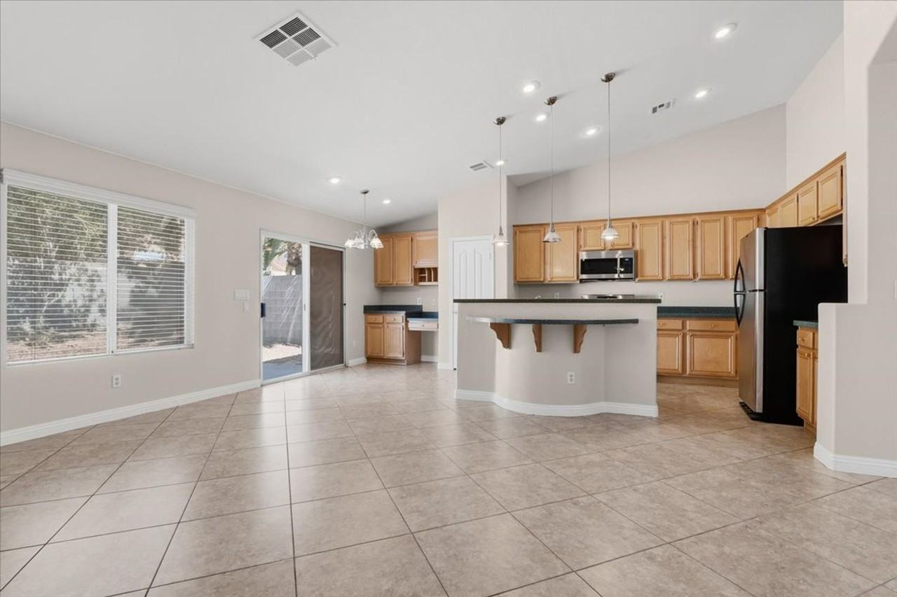 9041 Faversham Ct - Photo 3 of 12
