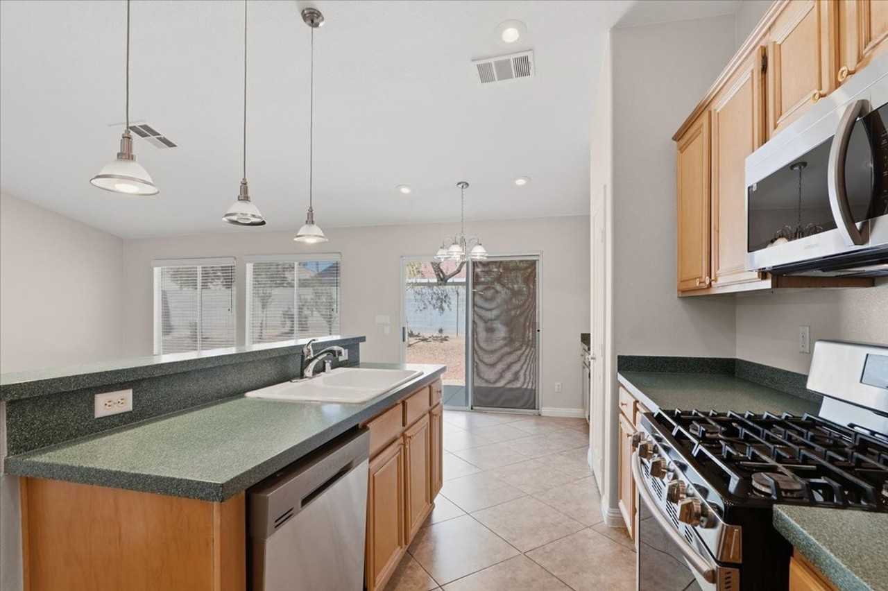 9041 Faversham Ct - Photo 5 of 12