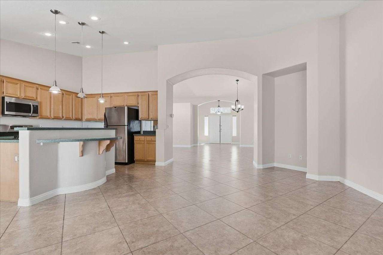 9041 Faversham Ct - Photo 6 of 12