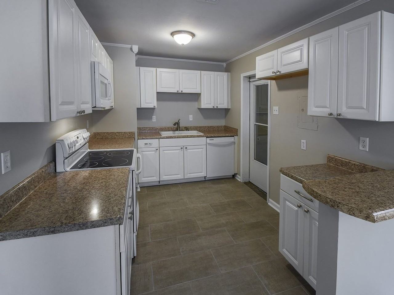 5360 Blackwell Rd - Photo 5 of 16