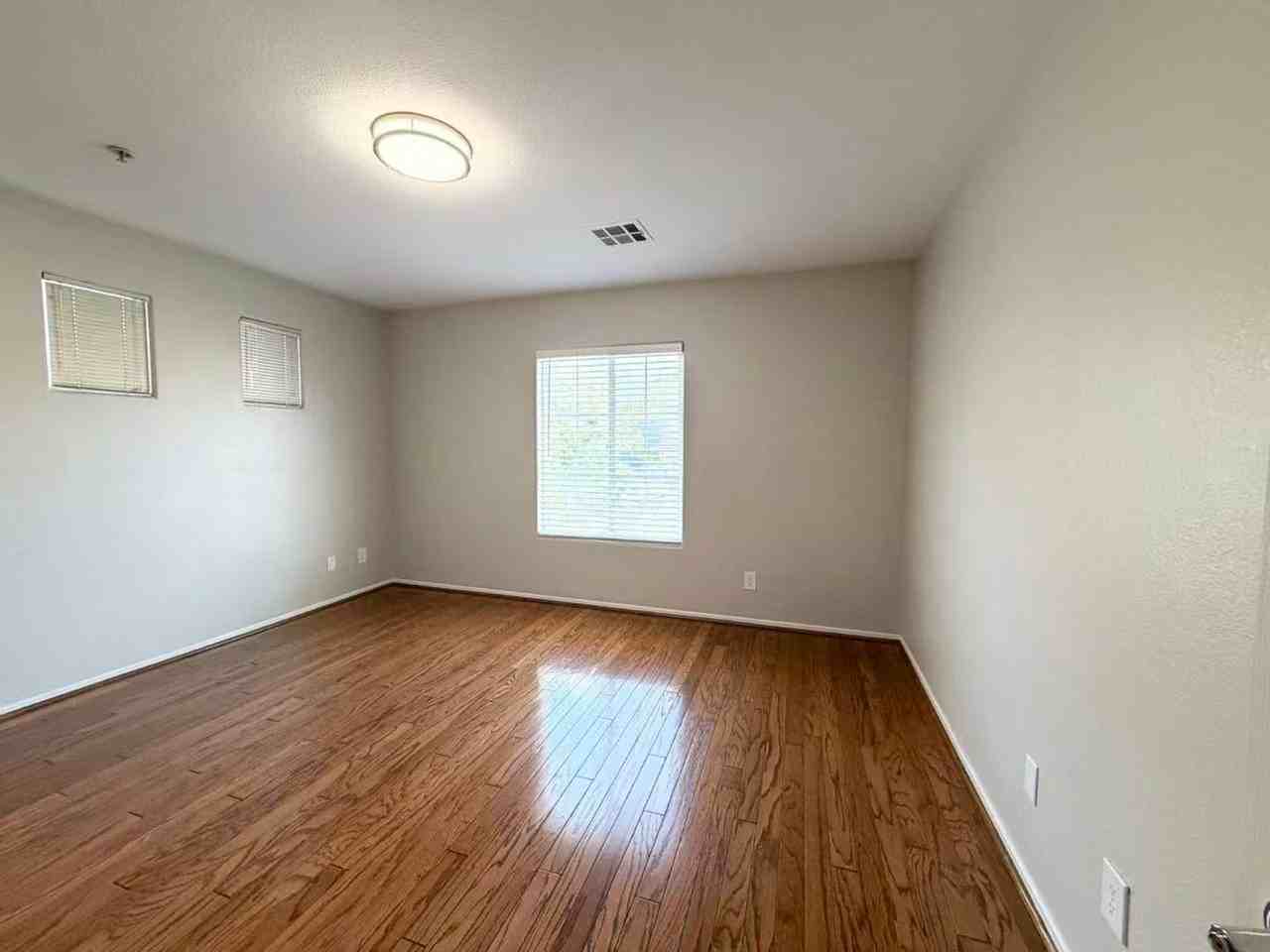 9169 Conquest Ct - Photo 6 of 15