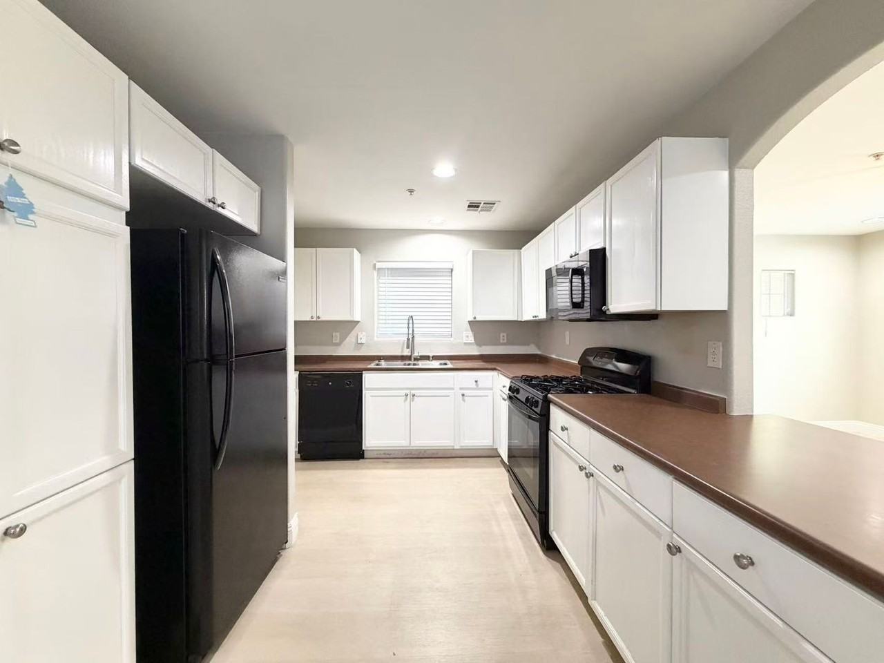 9169 Conquest Ct - Photo 7 of 15