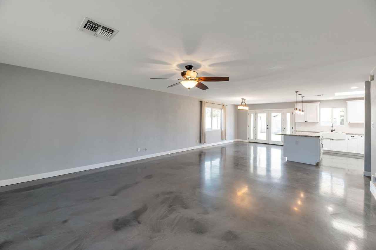 2801 N Granite Reef Rd - Photo 3 of 27